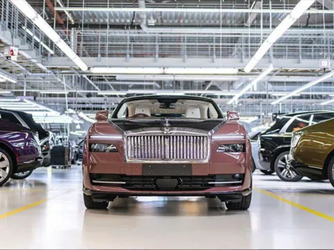 Rolls-Royce lên lịch ra mắt SUV điện đầu tiên