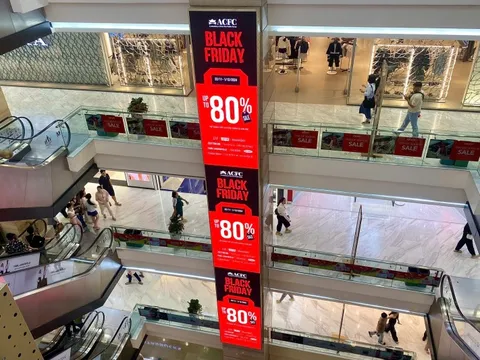 H&M, Uniqlo, Muji 'sale đậm' mùa Black Friday