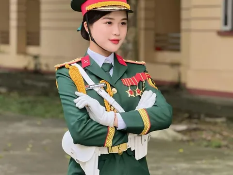 Nữ chiến sĩ diễu binh 'khối hoa hậu': Đời thường xinh như nàng thơ
