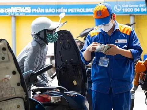 Giá xăng giảm lần thứ hai trong tuần, RON95 về sát 19.000 đồng/lít