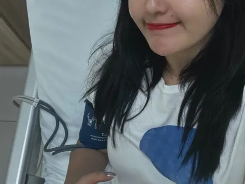 Mai Phương Thúy khó thở, nhập viện