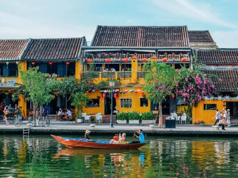 Không phải cao lầu, bánh mì kẹp, khách Tây nhận xét đây mới là món ăn ngon nhất của Hội An