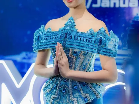 Tiểu công chúa Campuchia gây sốt