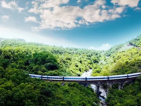 Khám phá Việt Nam bằng tàu hỏa: Hành trình hè đầy cảm xúc