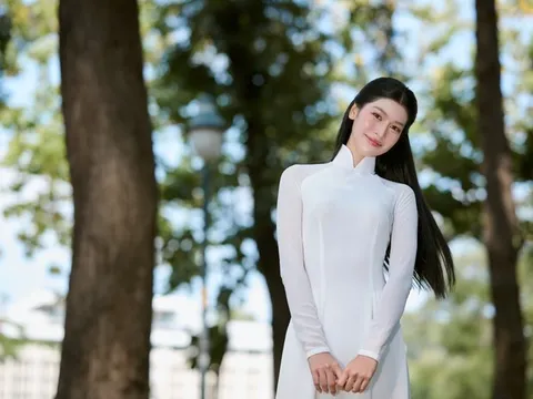 Nữ sinh Hà Nội trúng tuyển 3 đại học tốp đầu cả nước, nhan sắc cũng 'không phải dạng vừa'