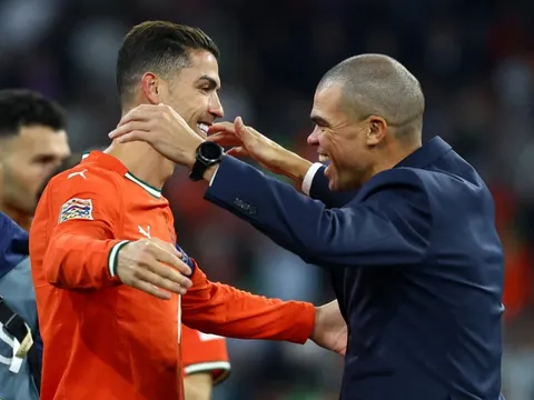 Ronaldo - chấm hết hay dấu chấm lửng
