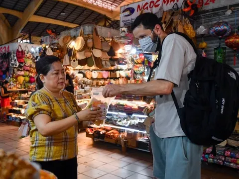 Vì sao hộ kinh doanh phải nộp thuế trên doanh thu thay vì lợi nhuận?