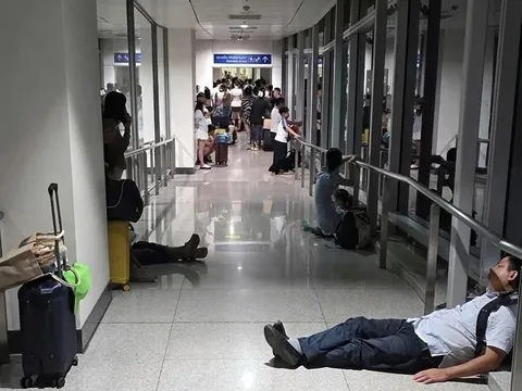 Làm rõ, xử nghiêm vụ khách 'mắc kẹt' ở sân bay Tân Sơn Nhất giữa đêm