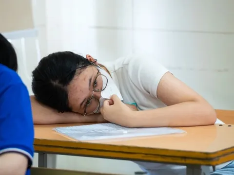Hơn 7.300 thí sinh bỏ thi Toán, thêm 5 em bị đình chỉ