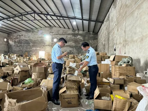 Bí mật khủng bên trong kho hàng ở Quảng Ninh: Người chủ bí ẩn tên "A PIN", vận hành bằng phần mềm lạ liên kết hàng trăm tài khoản TikTok