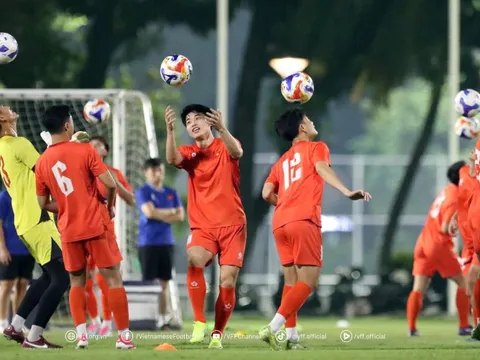 U23 Việt Nam họp gấp sau 2 trận gây tranh luận, mổ xẻ phương án hạ "ngựa ô" của giải ĐNÁ