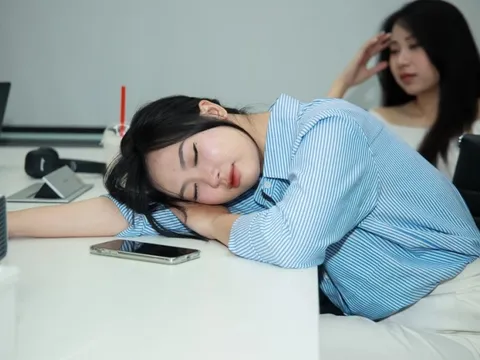 'Đóng băng tuyển dụng' là từ khóa năm nay