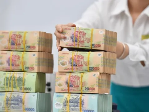 Thu ngân sách Nhà nước hơn 2 triệu tỷ đồng, vượt dự toán cả năm
