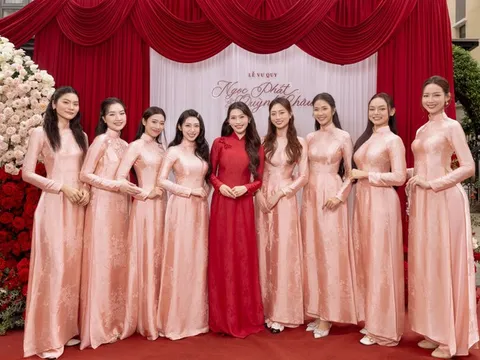 Dàn phù dâu cực phẩm của nàng dâu hào môn Chế Nguyễn Quỳnh Châu trong lễ vu quy