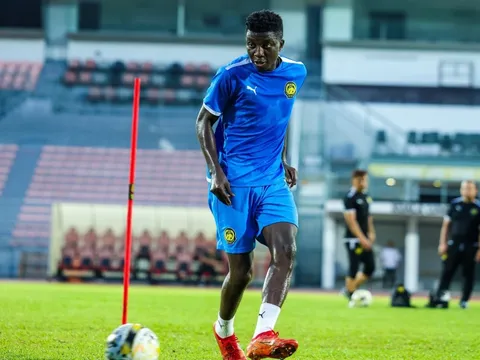 Cầu thủ hội quân nhưng chưa có giấy tờ, tuyển Malaysia suýt nữa bị xử thua thêm 2 trận