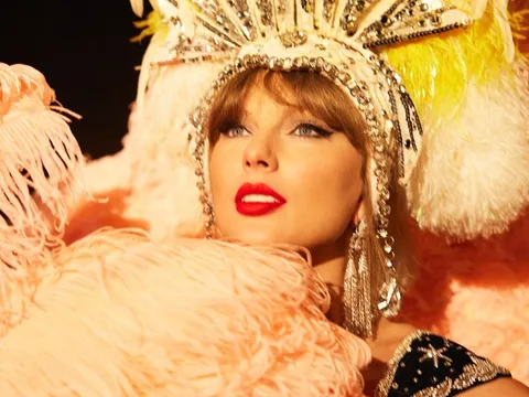 Taylor Swift bí mật bay đến Anh quay MV mới, tôn vinh một huyền thoại đình đám