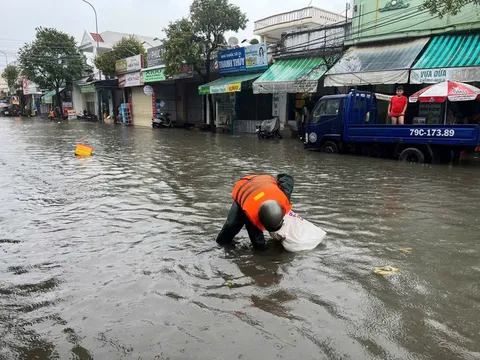 Khánh Hoà: Nhiều nơi 'chìm trong biển nước' do mưa lớn kéo dài