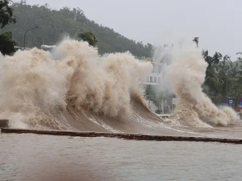 Diễn biến áp thấp nhiệt đới tiến vào Biển Đông, dự báo mạnh lên thành bão