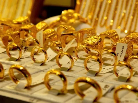 Tin tài chính hôm nay 3/12: Giá vàng đảo chiều, USD đầy biến động