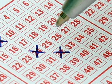 Trúng vé số độc đắc hơn 40 tỷ đồng, cặp vợ chồng dọn đồ đạc và rời khỏi nhà trong đêm