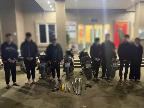 Phanh phui 'bí mật' đáng sợ của nhóm thanh niên choai choai lúc nửa đêm