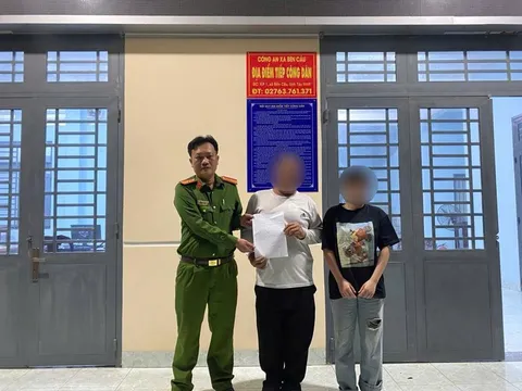 Thấy nữ sinh SN 2008 có biểu hiện lạ ở cửa khẩu Mộc Bài, người dân vội vàng báo Công an