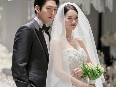 Cặp đôi hẹn hò 10 năm tung ảnh làm đám cưới đẹp lung linh khiến fan vỡ oà