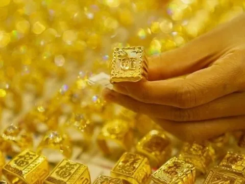 Tin tài chính hôm nay 26/12: Vàng biến động mạnh, USD hạ nhiệt