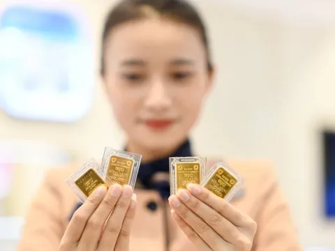 Giá vàng miếng SJC vượt 173 triệu đồng/lượng