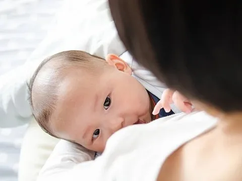 Mẹ sau sinh ăn gì để lợi sữa?