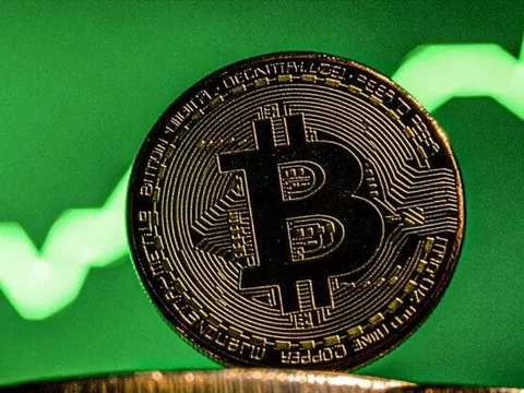 Giá Bitcoin bất ngờ tăng vọt