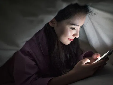 Thói quen buổi tối tưởng giúp thư giãn nhưng lại làm giấc ngủ kém chất lượng