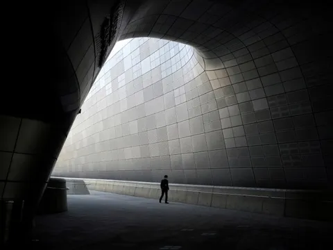 Vì sao 80.000 người Nhật 'bốc hơi' mỗi năm?