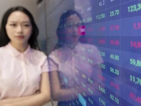 VN-Index giảm hơn 114 điểm, cổ phiếu giảm sàn la liệt