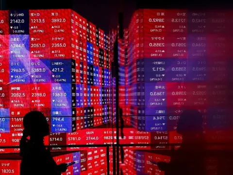 Chứng khoán toàn cầu rơi thẳng đứng, Hàn Quốc phải ngắt giao dịch