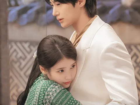 IU sánh đôi bên nam thần mới: nhan sắc gây sốt toàn cõi mạng