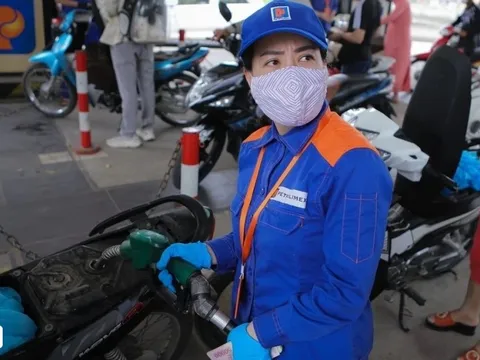 Vì sao giá xăng tăng vượt 30.000 đồng/lít