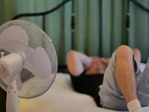Đột quỵ khi ngủ điều hòa mùa hè: Những sai lầm phổ biến nhiều gia đình mắc