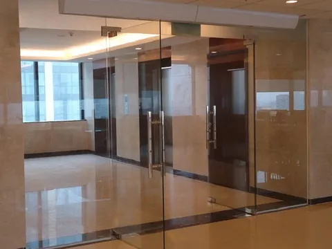 Bộ sưu tập vách kính, cửa kính cường lực Việt Phong chinh phục mọi công trình