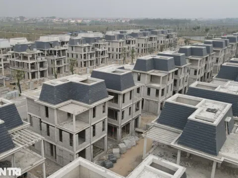 Giá nhà liền kề, biệt thự ở Hà Nội đồng loạt giảm, người mua tháo chạy
