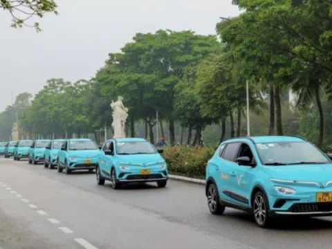 Hãng taxi điện đầu tiên tại Việt Nam chính thức vận hành: Giá cước ra sao?