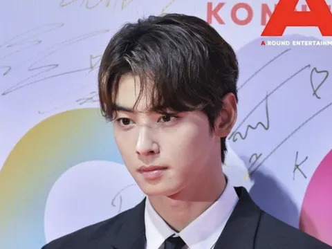 Cha Eun Woo tiều tụy, không một lần cười trong sự kiện đầu tiên sau khi bạn thân Moonbin qua đời