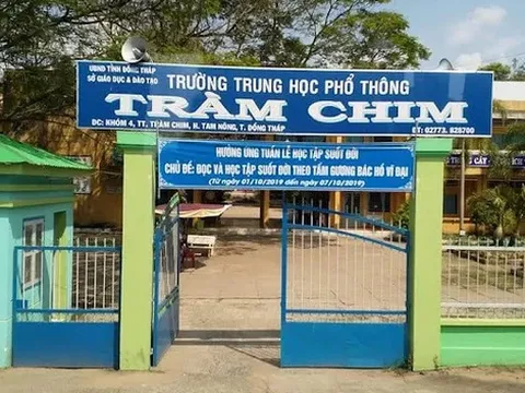 Một hiệu trưởng ở Đồng Tháp đột quỵ khi đọc diễn văn khai giảng năm học mới
