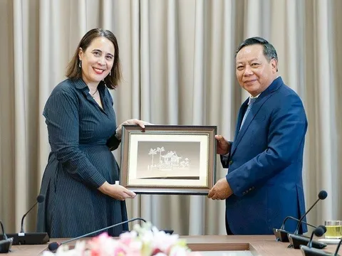 Phó Bí thư Thành ủy Nguyễn Văn Phong tiếp Đại sứ New Zealand