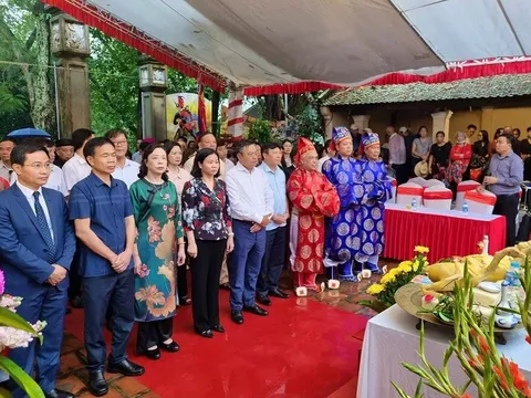 Dâng hương tưởng nhớ 1079 năm Ngày mất Đức vua Ngô Quyền