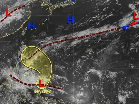 Dự báo áp thấp gần Philippines có khả năng mạnh thành bão