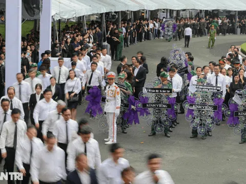 Hàng nghìn người viếng Tổng Bí thư Nguyễn Phú Trọng ở Hội trường Thống Nhất