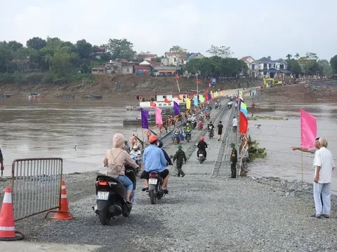 90 phút thông xe, cầu phao Phong Châu đón hơn 10.000 lượt phương tiện