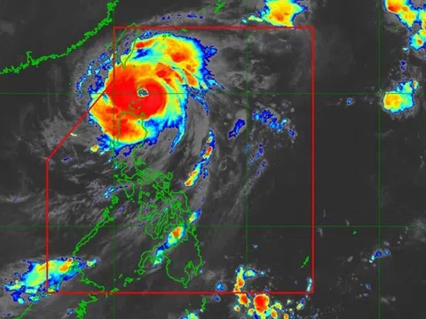 Bão Krathon tăng cấp chóng mặt, ảnh hưởng đến Biển Đông