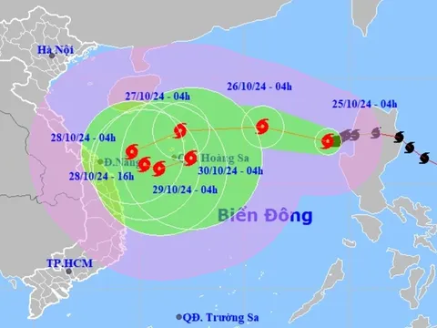 Bão Trà Mi đổi hướng liên tục, có thể quay ra biển khi gần tới đất liền